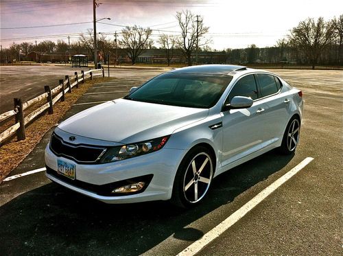 2011 kia optima w/ pano roof, leather, nav, heated/cooled ventilated seats