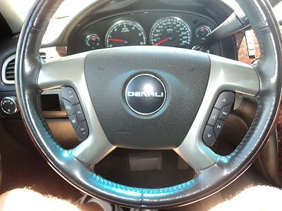 perfect GMC YUKON XL DENALI.with everything AWD dvd nav new tires, image 6