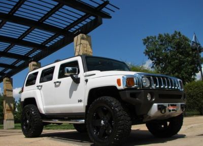 Hummer h3 alpha - fantastic condition, nice add ons: wheels/aux cord/sub woofer