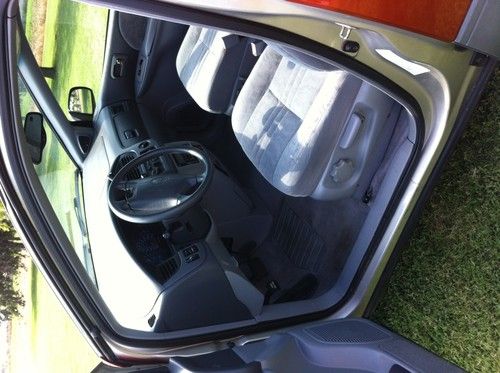 2001 Toyota Sienna LE Mini Passenger Van 5-Door 3.0L, image 6