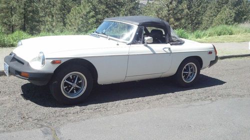 1978 mgb convertable sports car