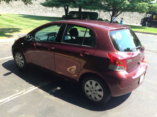 2010 toyota yaris base hatchback 4-door 1.5l