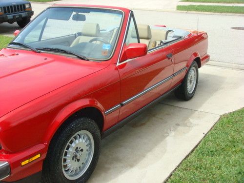 325i convertible 1987 red/biege.  body is in perfect cond.  leather is worn.