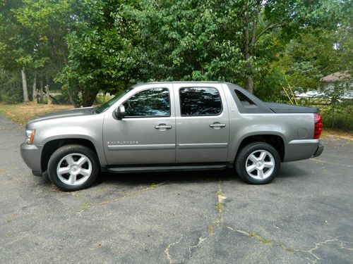 Chevrolet avalanche lt, low miles, loaded, one owner, excellent condition