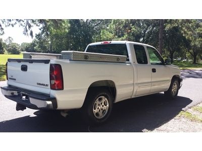 ((Chevy Silverado clean mint truck cold a/c ext cab low miles 79k drives great)), image 9