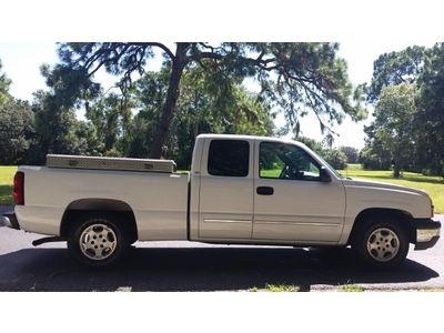 ((Chevy Silverado clean mint truck cold a/c ext cab low miles 79k drives great)), image 10