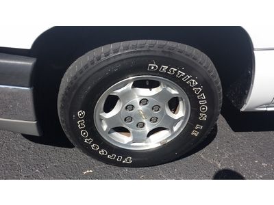 ((Chevy Silverado clean mint truck cold a/c ext cab low miles 79k drives great)), image 19