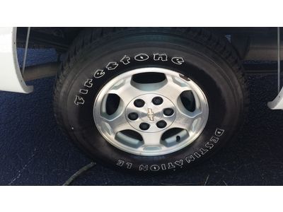 ((Chevy Silverado clean mint truck cold a/c ext cab low miles 79k drives great)), image 32