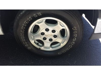 ((Chevy Silverado clean mint truck cold a/c ext cab low miles 79k drives great)), image 36