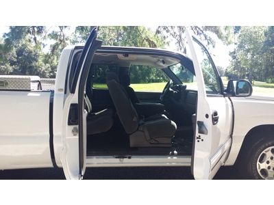 ((Chevy Silverado clean mint truck cold a/c ext cab low miles 79k drives great)), image 39
