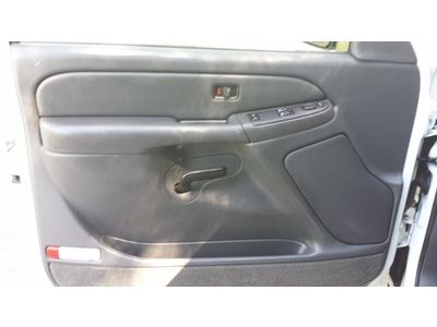 ((Chevy Silverado clean mint truck cold a/c ext cab low miles 79k drives great)), image 50