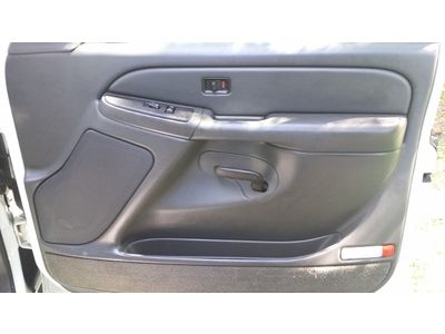 ((Chevy Silverado clean mint truck cold a/c ext cab low miles 79k drives great)), image 60