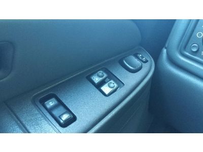 ((Chevy Silverado clean mint truck cold a/c ext cab low miles 79k drives great)), image 68