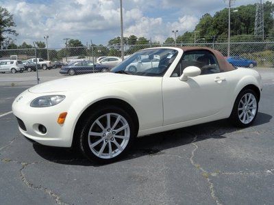 Manual 2.0l white / tan leather one owner clean car fax local trade zoom-zoom