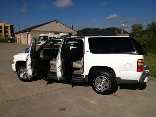 2004 Chevrolet Suburban 1500 Z71 Sport Utility 4Dr 5.3L, Sunroof, Rear DVD NR, image 2