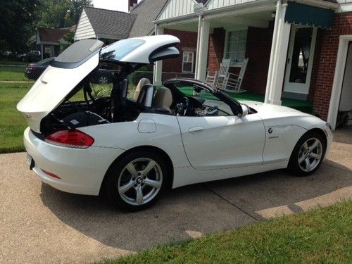 2009 z4 30 i- pearl white ext/tan leather int-excellent cond. 39,400 miles