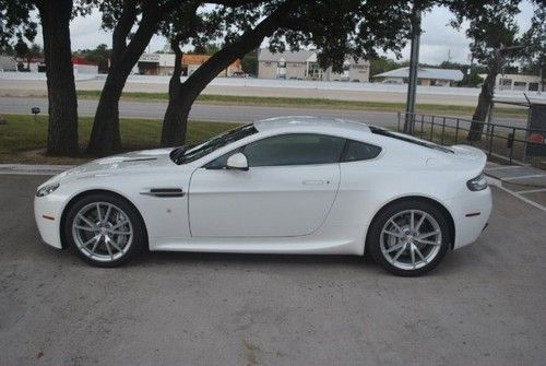 2014 aston martin vantage coupe glacier white 7-speed