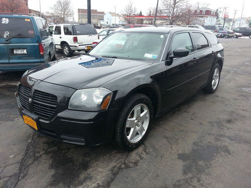 2005 dodge magnum sxt wagon 4-door 3.5l 2nd owner