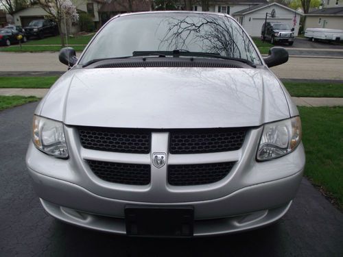 2004 dodge grand caravan ,rear air,split rear bench,clean,no reserve.