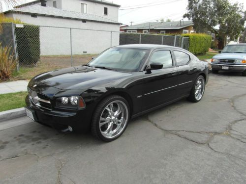 2009 dodge charger r/t 5.7l hemi v8, great condition, w/22&#034; rims, service plan