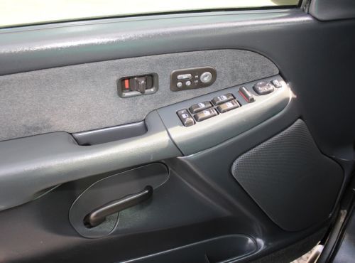 6.6L Diesel V8 LT 4WD Leather Lifted Off Road Tires Running Boards MP3 CD 4x4, image 15