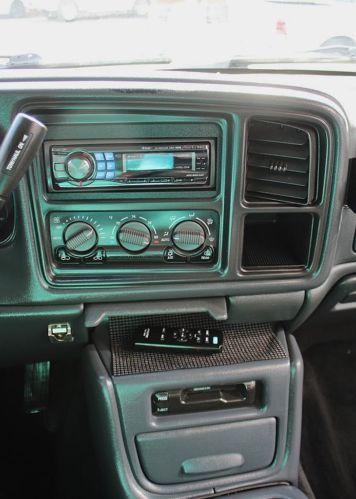 6.6L Diesel V8 LT 4WD Leather Lifted Off Road Tires Running Boards MP3 CD 4x4, image 23