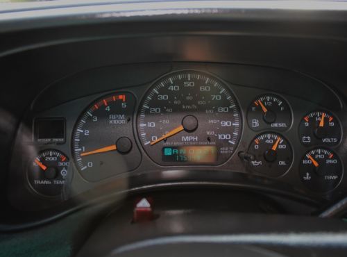 6.6L Diesel V8 LT 4WD Leather Lifted Off Road Tires Running Boards MP3 CD 4x4, image 26