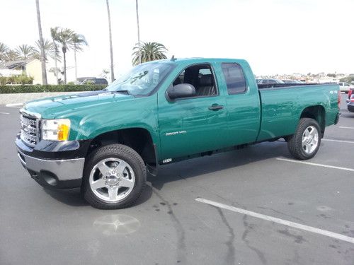 2013 gmc 2500 hd ---  duramax diesel 4x4 ---91 orig miles !!!!!! ---brand new