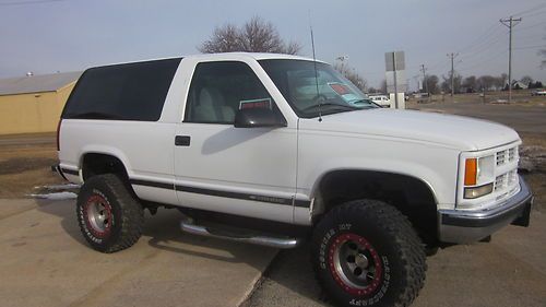 1999 chevy tahoe 2 door vortec v-8 hard to find ! no rust!