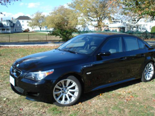 2007 bmw m5 black/black like new only 35,000 miles every single option