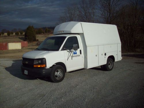 2004 express cutaway van