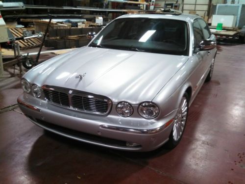 2005 jaguar vanden plas   sedan 4-door 4.2l v8 engine