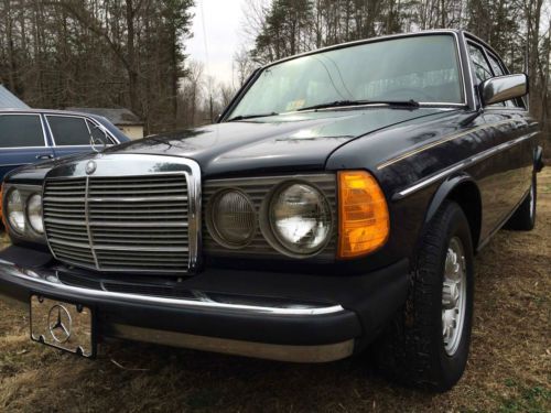 1984 mercedes-benz 300d base sedan 4-door 3.0l records excellent condition