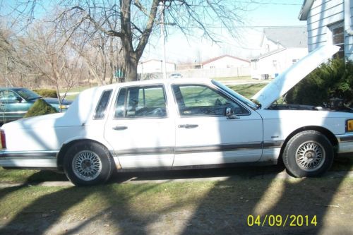 1990 lincoln town car base sedan 4-door 5.0l