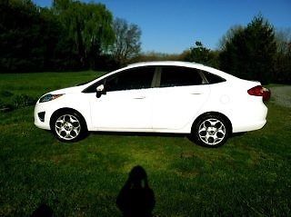 2012 white ford fiesta sel