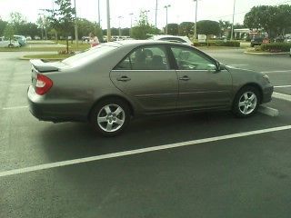 2002 toyota camry se sedan 4-door 3.0l, grey w/ sunroof &amp; 5 disc cd player