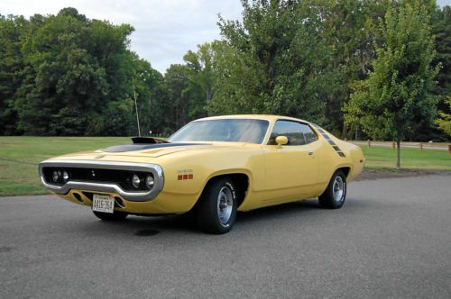 1971 yellow plymouth road runner