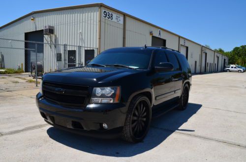 2007 chevy tahoe lt, 26 inch black wheels, loaded