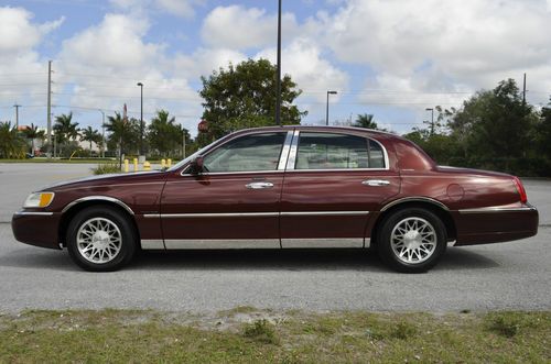 2002 lincoln town car signature 57k miles runs great florida car low reserve