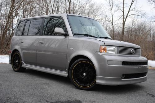 2005 scion xb 1.5l new tires on 17" rims rare 5 speed runs 100%