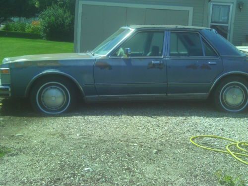 1979 chrysler lebaron 4 door  8 cyclinder 318 cu.in. 5.2 litre non running