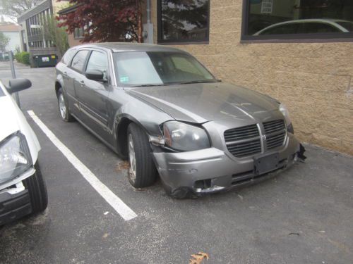 2005 dodge magnum sxt wagon 4-door 3.5l salvage rebuildable with clean title