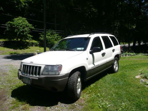 2004 jeep cherokee white