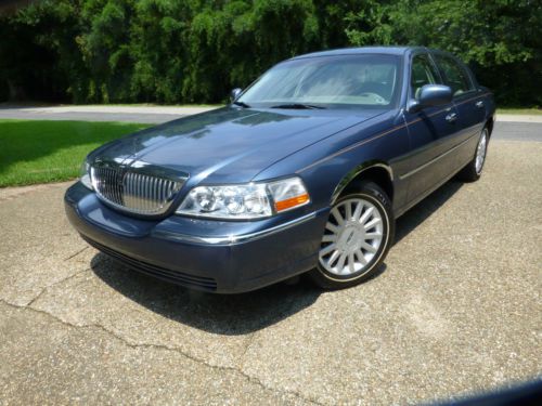 2005 lincoln town car signature sedan 4-door 4.6l