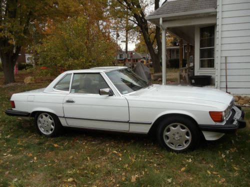 White 1986 mercedes benz 560sl roadster low miles and great condition