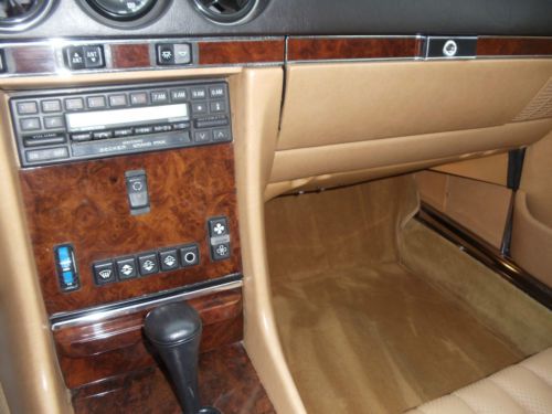 White 1986 Mercedes Benz 560SL Roadster low miles and great condition, US $13,000.00, image 3