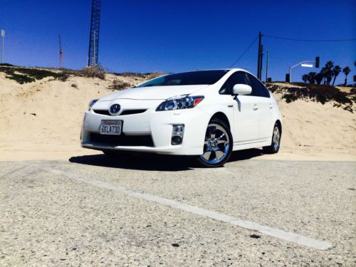 2010 toyota prius iv hatchback 4-door 1.8l - white, very good condition