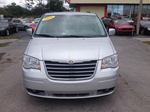 2010 chrysler town & country touring