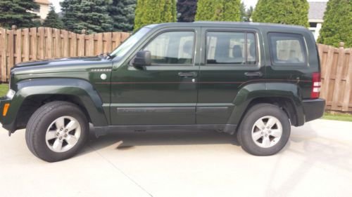 2011 jeep liberty sport 4wd   $14,900   43,000 miles