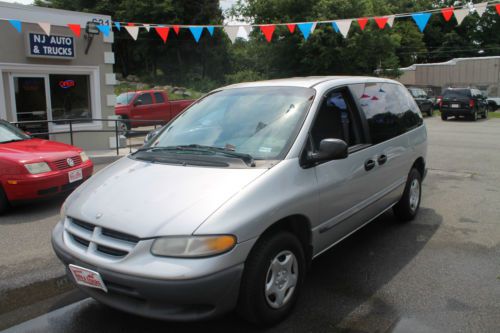 2000 dodge caravan  3dr std passenger van